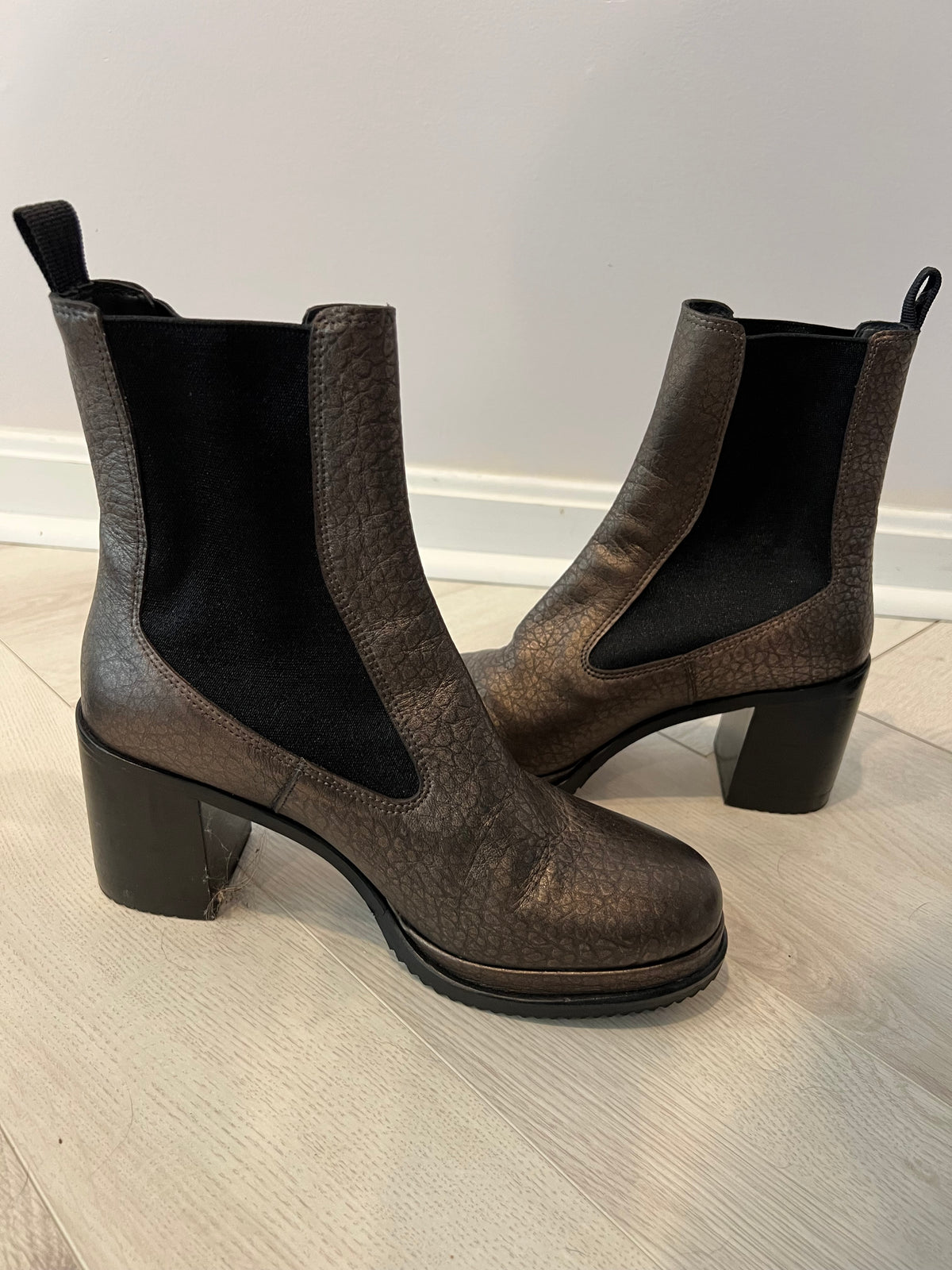 Homer’s Artisanal bronze Chelsea boots size 40(US women’s 9-9.5)