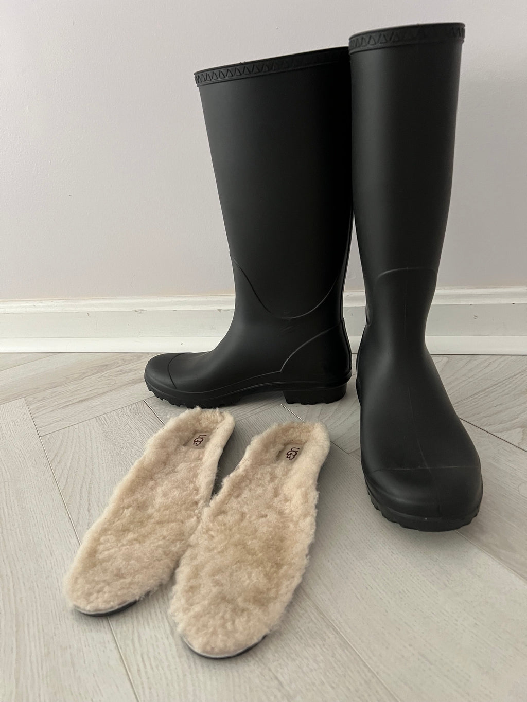 Women's size 7-US UGG tall rain boots
