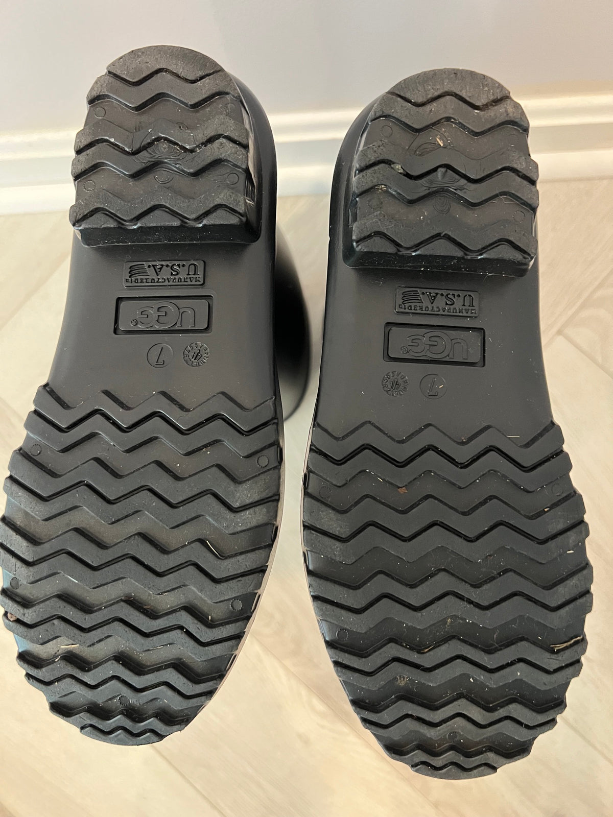 Women's size 7-US UGG tall rain boots
