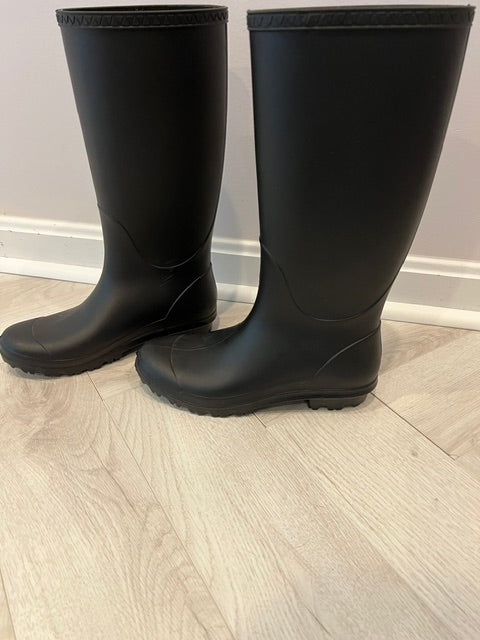 Women's size 7-US UGG tall rain boots